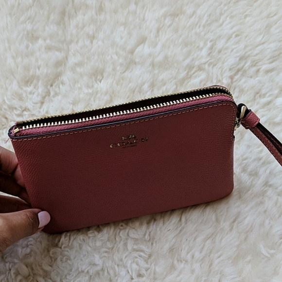Coach wristlet - Picture 3 of 5